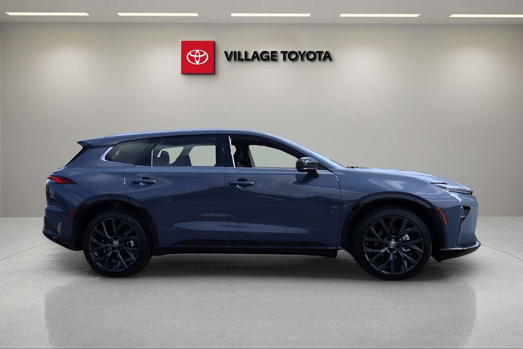 2025 Toyota Crown Signia XLE