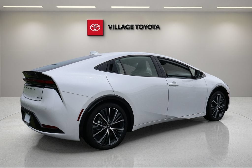 2025 Toyota Prius LE