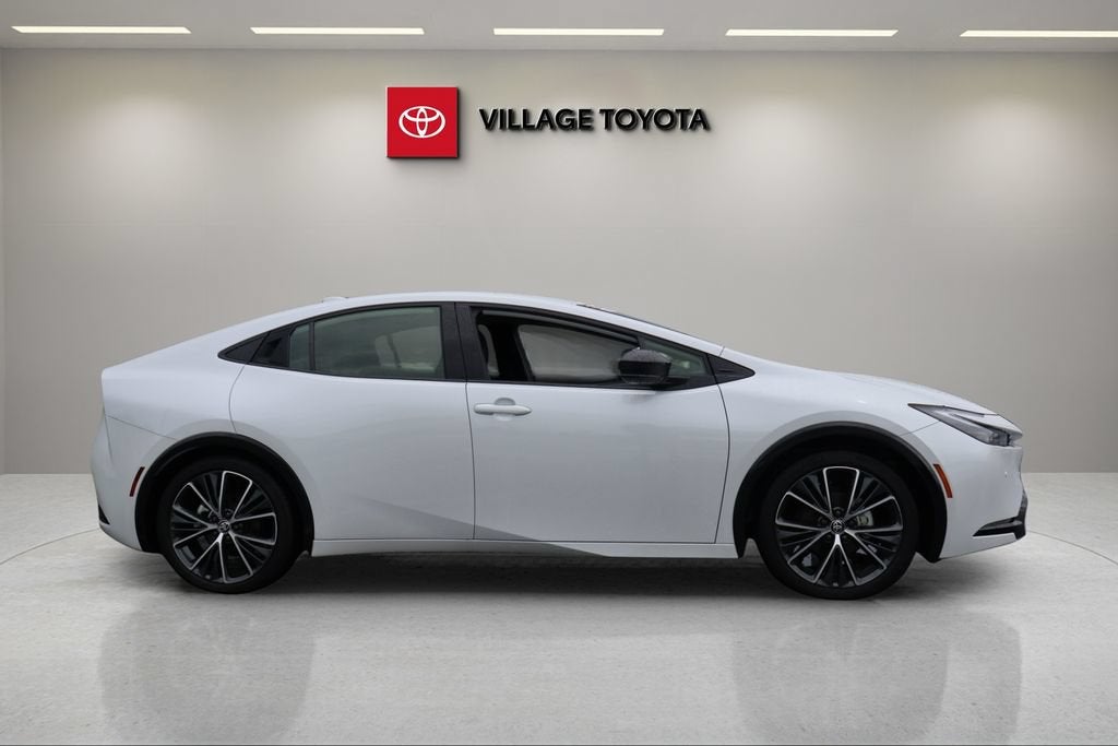 2025 Toyota Prius LE
