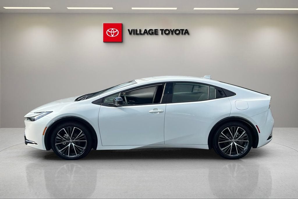 2025 Toyota Prius LE