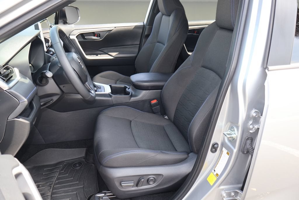 2025 Toyota RAV4 Hybrid SE